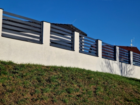 Choosing Salt-Resistant Fences for Gulfport’s High-Wind Areas Thumbnail