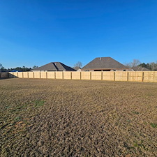 6ft-Wood-Privacy-Fence-Installation-in-Gulfport-MS-with-Clean-Finish-and-Detail-Work 1